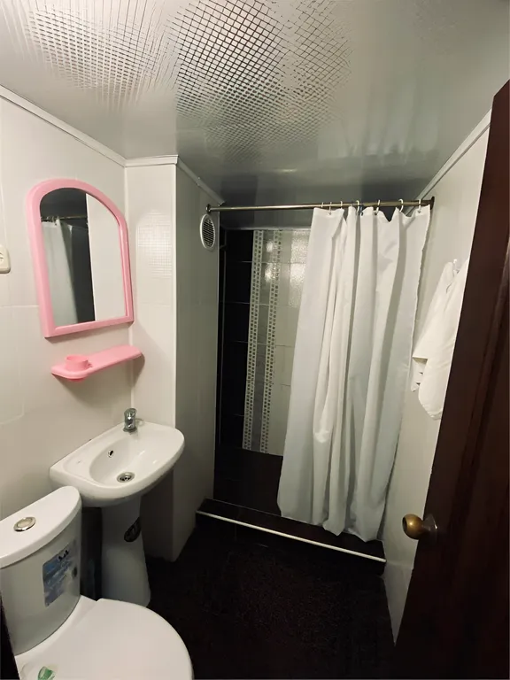 Трехместный эконом с общей ванной комнатой