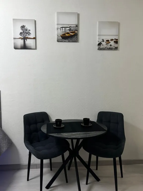 Светлая студия с видом на горы