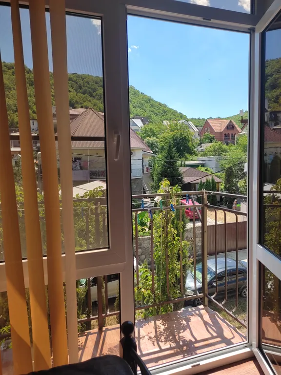 Семейная комфортная комната с балконом