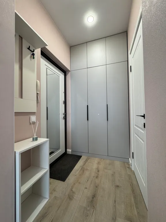 Зелёная современная квартира-студия недалеко от Горного Воздуха