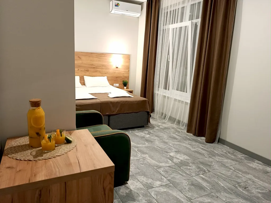 Трехместный номер с выходом во двор