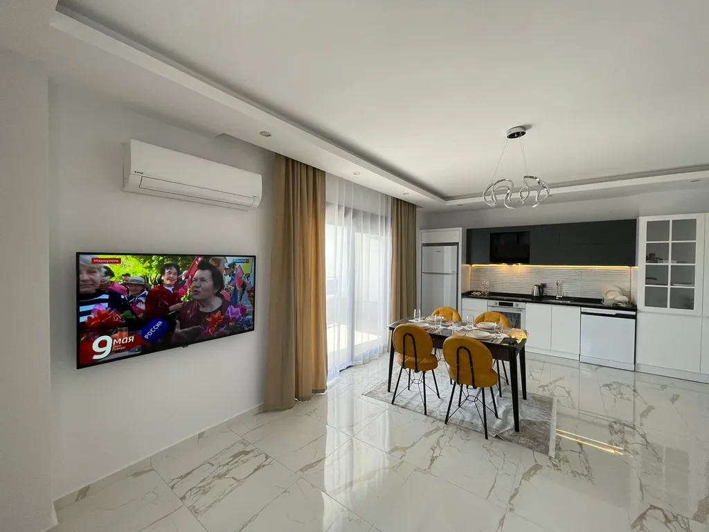 Чудесная новая квартира с видом на горы и море