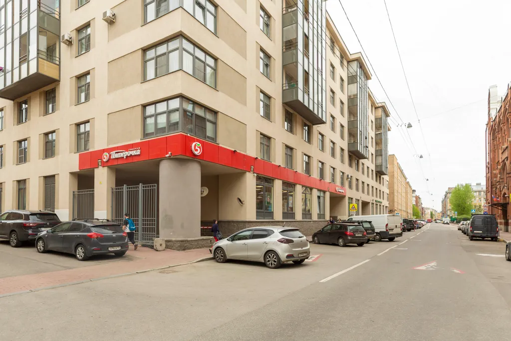 Квартира с проектором в новом доме рядом с метро