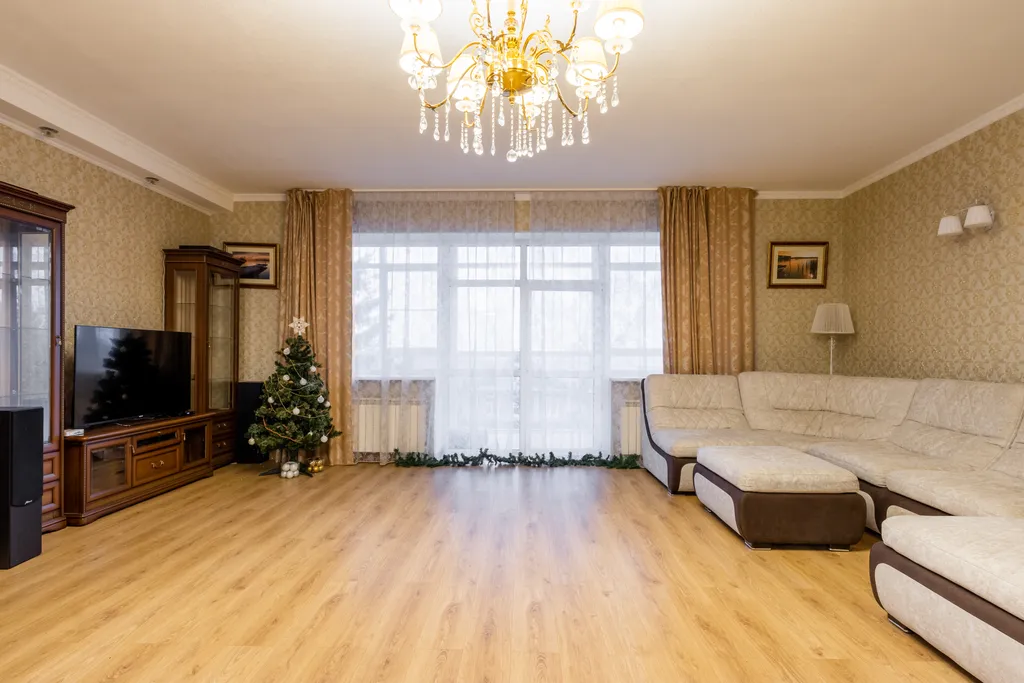 Большой коттедж на берегу Волги