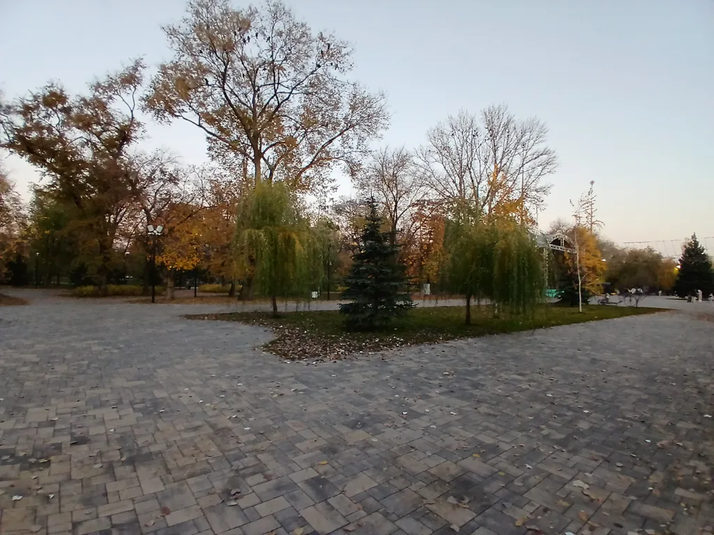 Жизнь с видом реку: огромная лоджия с панорамным остеклением в пол!