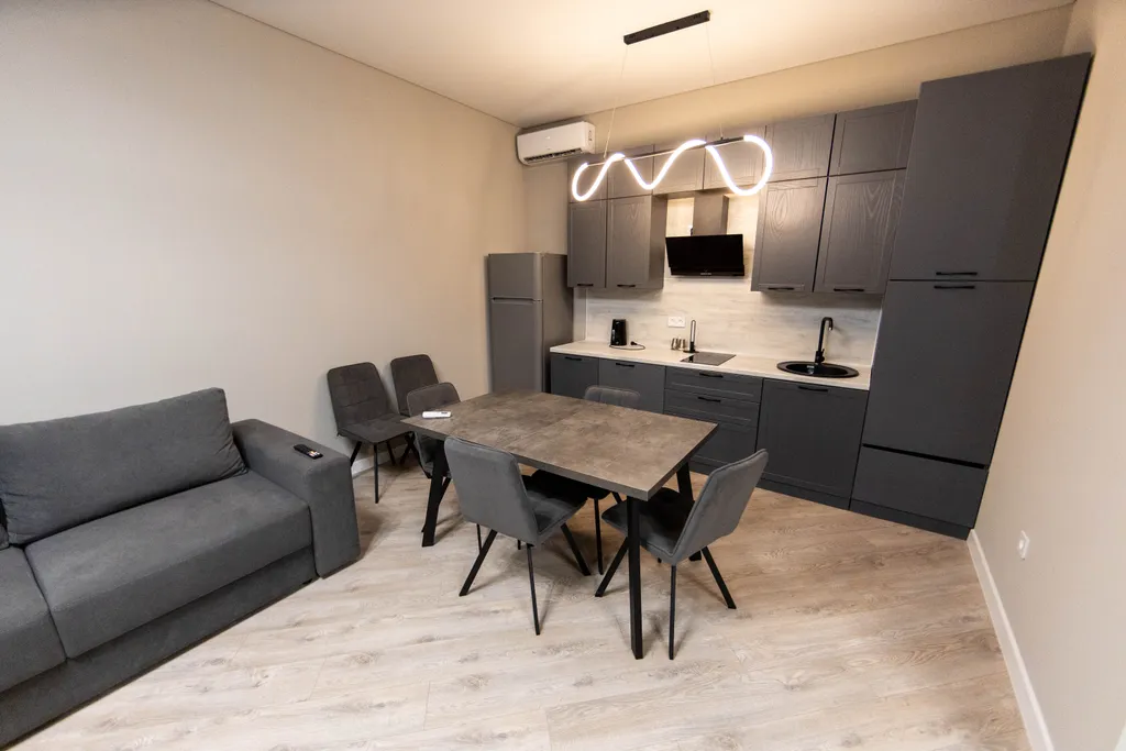 Просторный двухэтажный коттедж на берегу городского пляжа