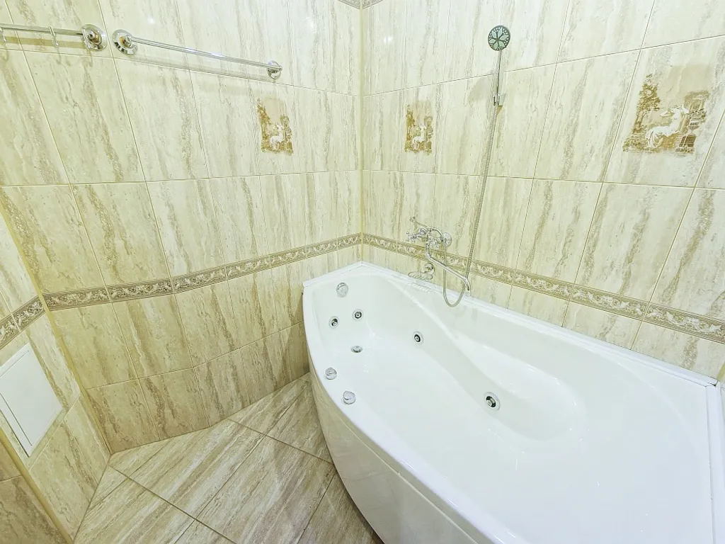 Апартаменты Vip Classic с джакузи и панорамным балконом