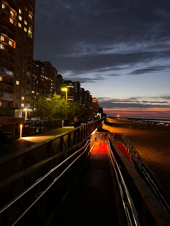 Квартира Квартира рядом с морем, в самом развитом р-не города с видом на горы — Махачкала