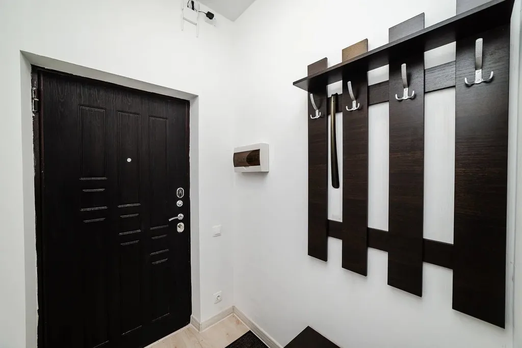 Новая просторная дизайнерская квартира с высокими потолками