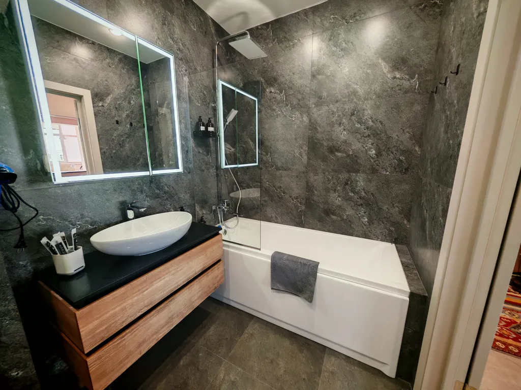 Уютная современная квартира вблизи исторического центра