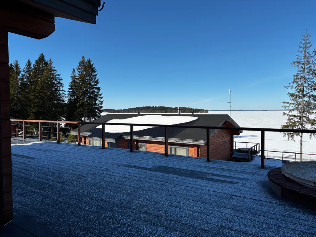 Paradise: Дом с тремя спальнями и сауной на озере