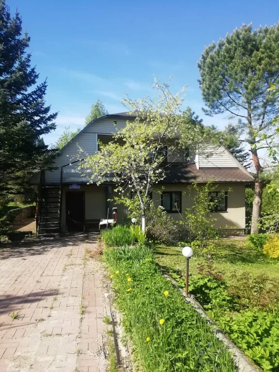 Большой дом на окраине деревни