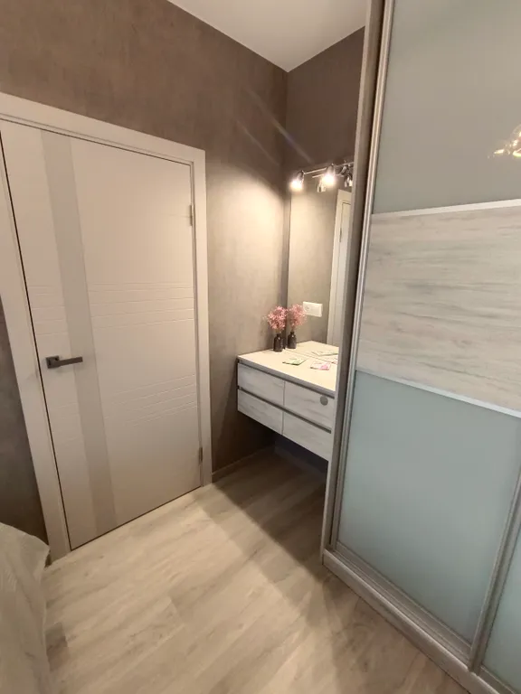 Уютная видовая современная квартира