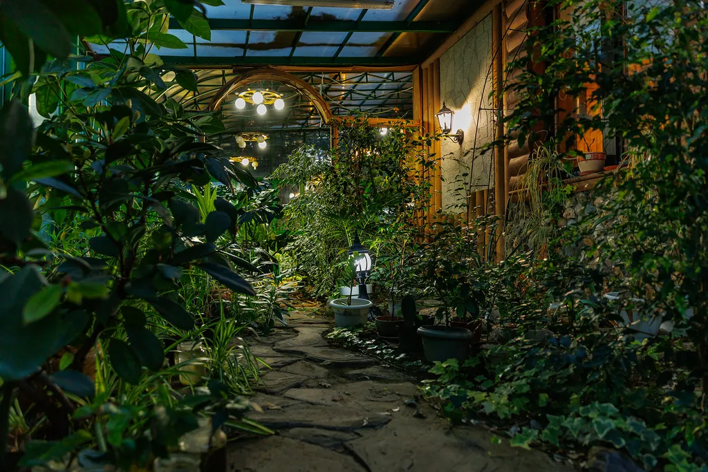 Современный дом с бассейном и сауной для большой компании