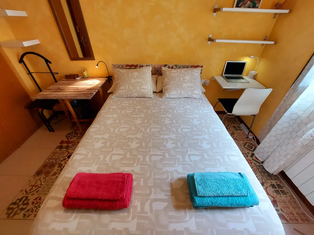 Две отдельные комнаты с двуспальными кроватями в центре Барселоны