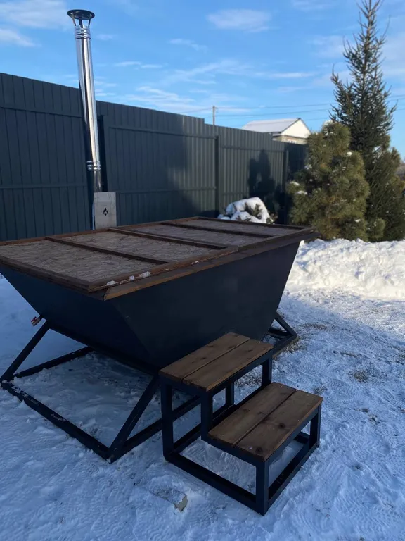 Дом у берега озера