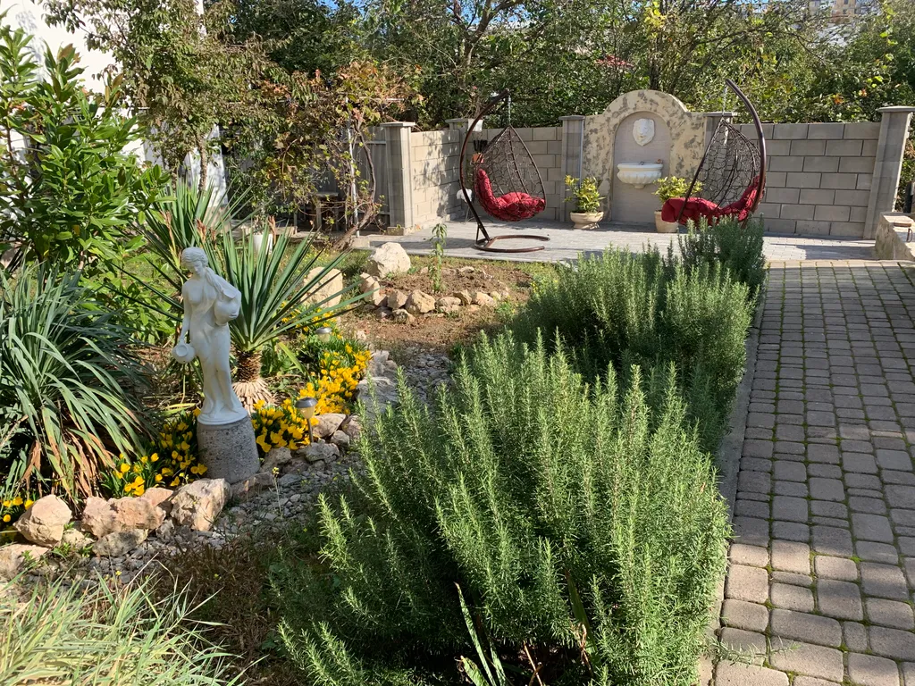 Квартира Уютная комната-студия с видом на сад — Севастополь