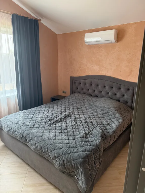 Уютный дом на берегу реки