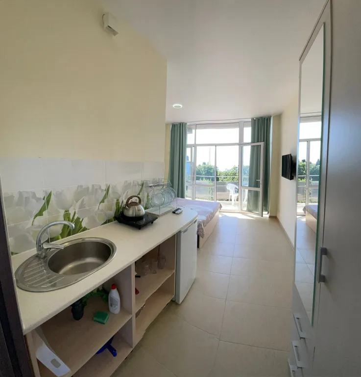 Уютный номер с видом на море и горы