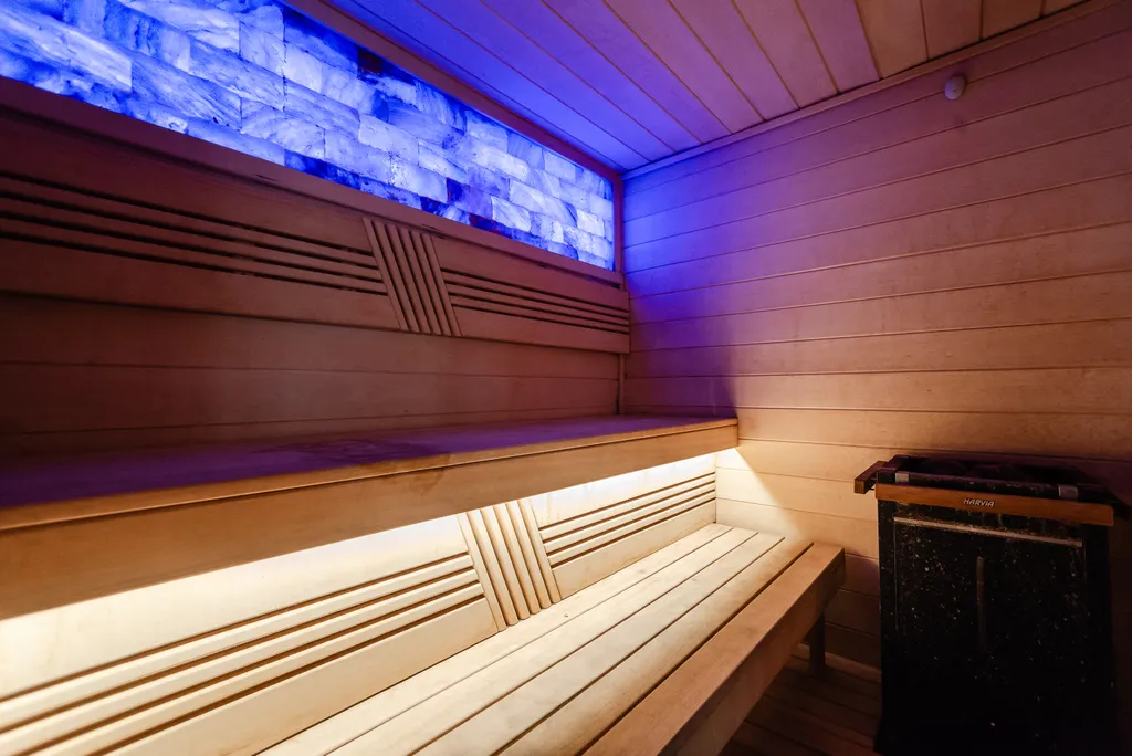 Дом с бассейном и сауной