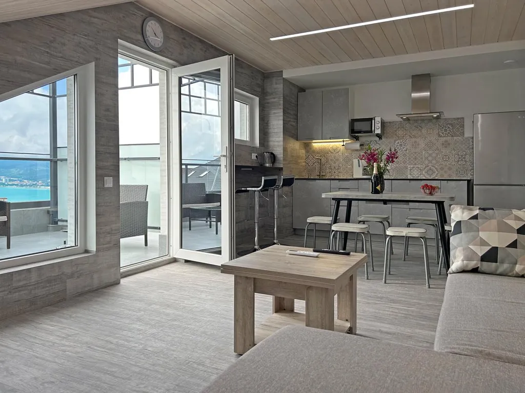 Семиместный апартамент с балконом