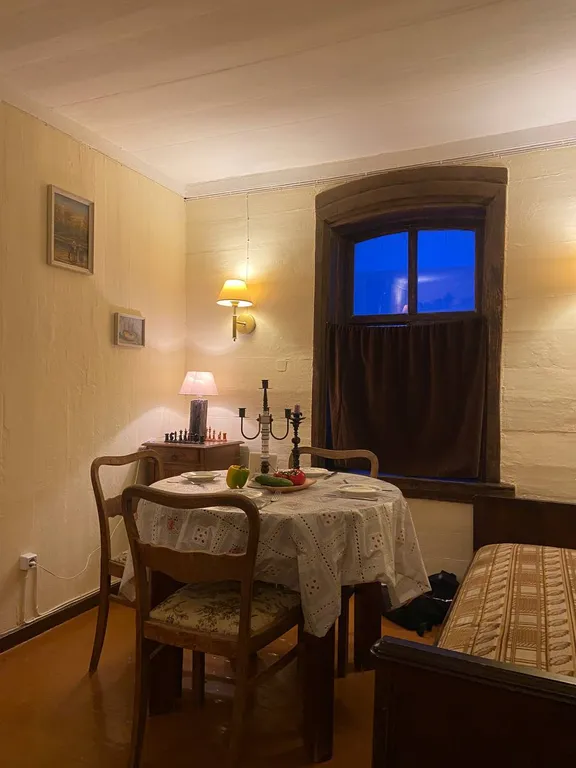 Восстановленная уютная русская изба со всеми удобствами