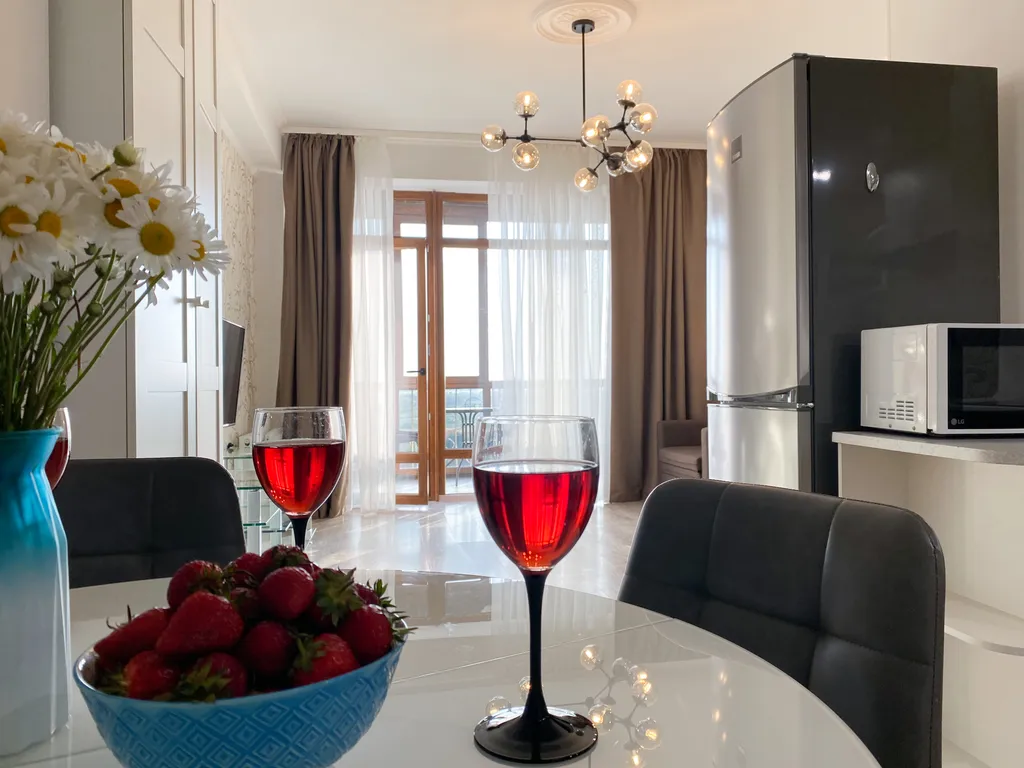 2-комнатные видовые апартаменты с бассейном у моря