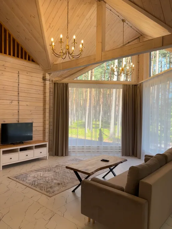 Уютный дом в сосновом лесу