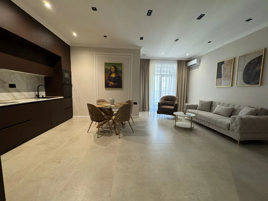 Monna Lisa Apartment on 28 may