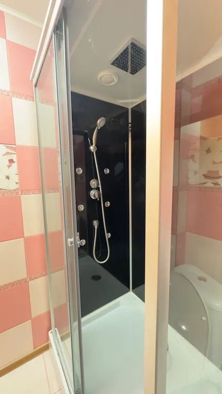 Просторная двухуровневая квартира в пяти минутах от моря