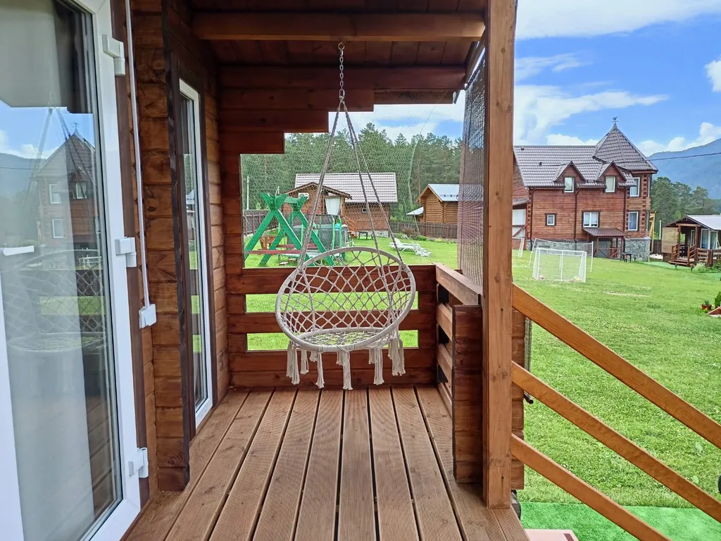 Четырехместный улучшенный гостевой дом с видом на горы 5