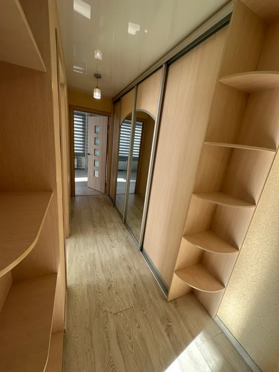 Просторная двухкомнатная квартира на набережной