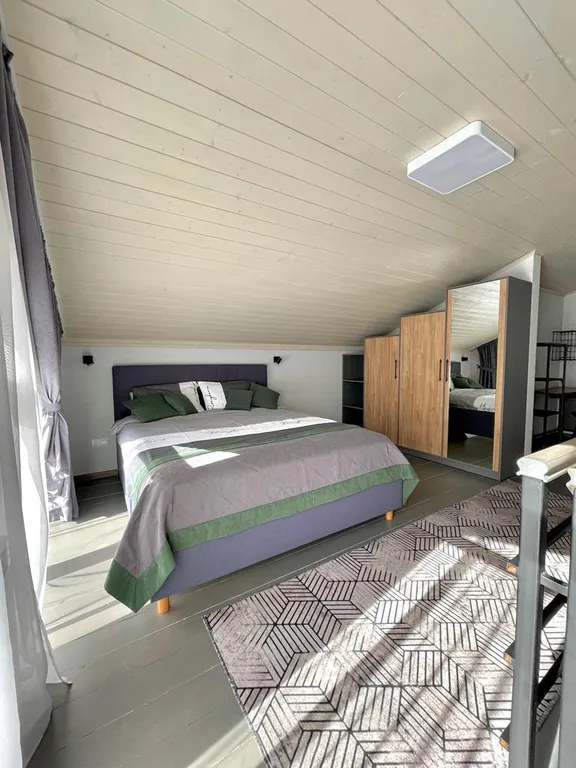 Уютная двухуровневая квартира с видом на горы