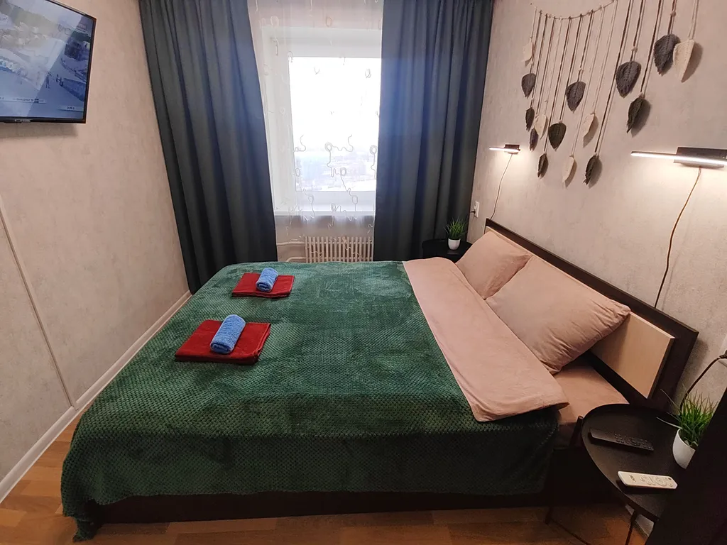 Трёхкомнатная квартира с раздельными комнатами, балконом и лифтом — аренда посуточно в Мурманск