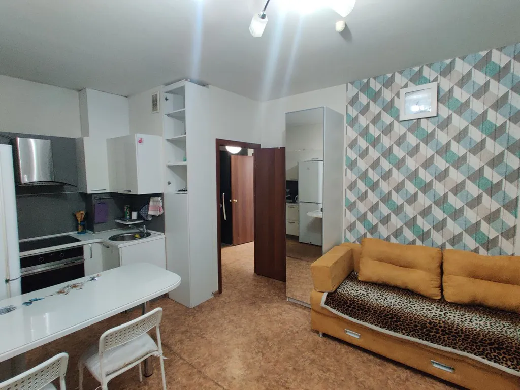 Уютная, чистая, тёплая квартира с видом на метро мост