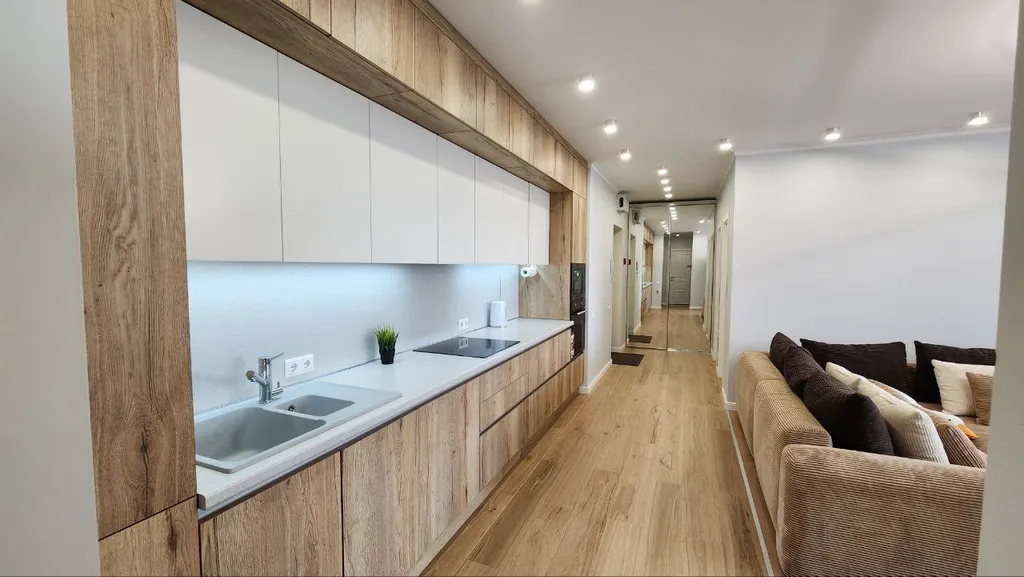 Дизайнерская евротрешка видом на Москву - реку.