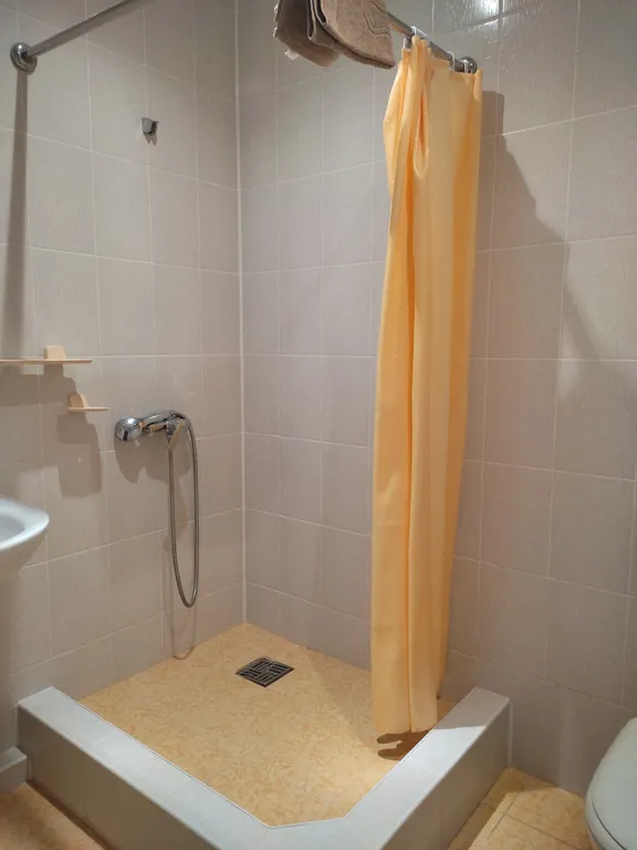 Комфортная комната, с балконом и личным внешним санузлом