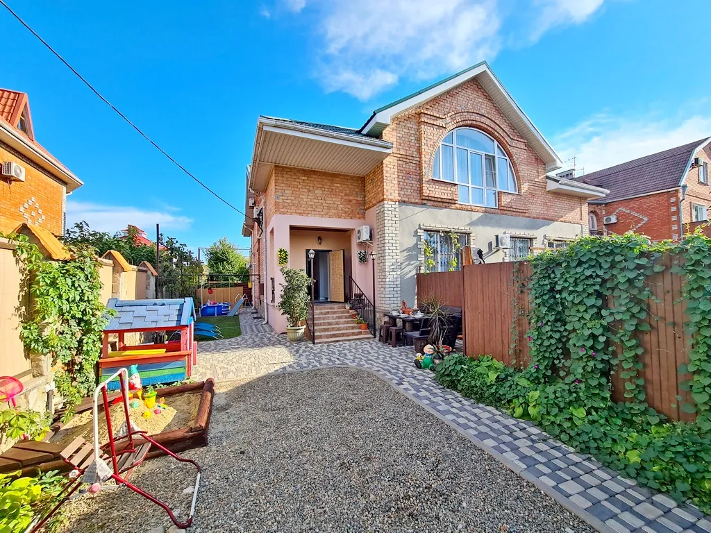 Коттедж у моря, детская территория, костровая чаша, до 11 человек. — аренда посуточно в Ейск