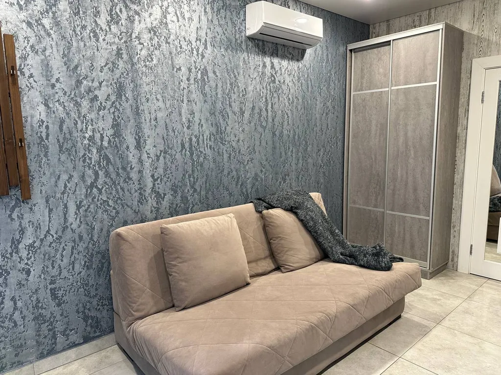 Отдельная квартира-студия с парковкой в центре города