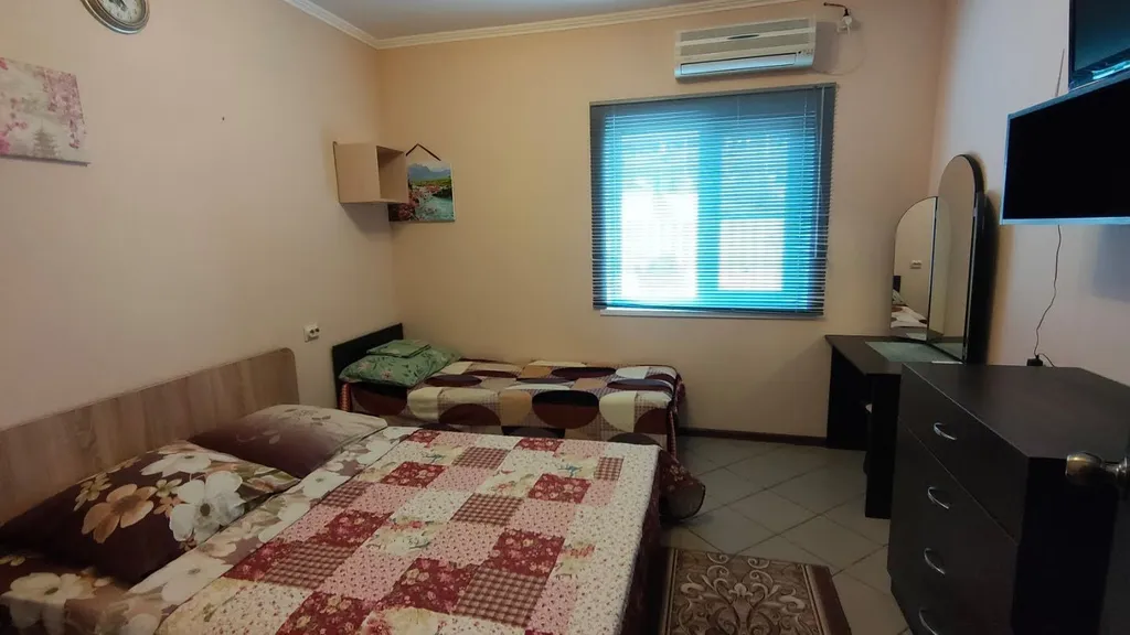 Коттедж Семейный домик у моря с отдельным двориком — Кучугуры