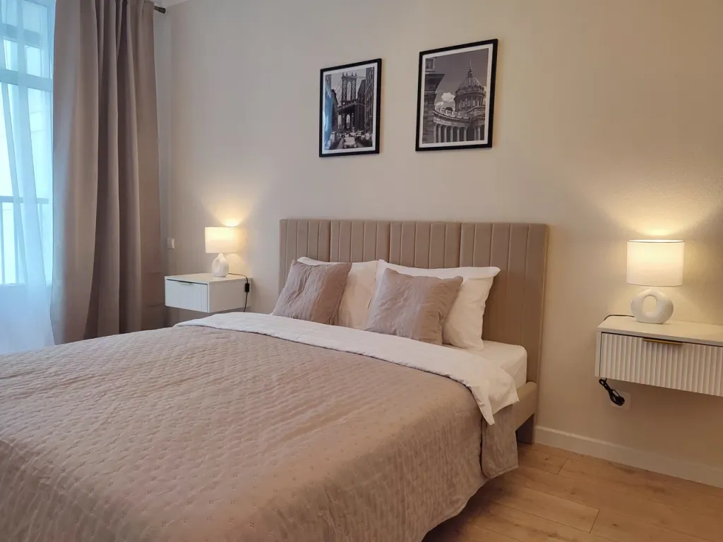 Светлые двухкомнатные апартаменты