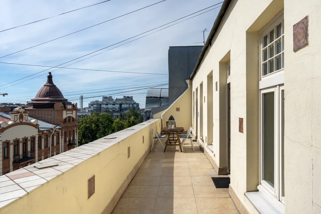 Квартира Уникальная атмосферная квартира с террасой на Петроградской стороне — Санкт-Петербург