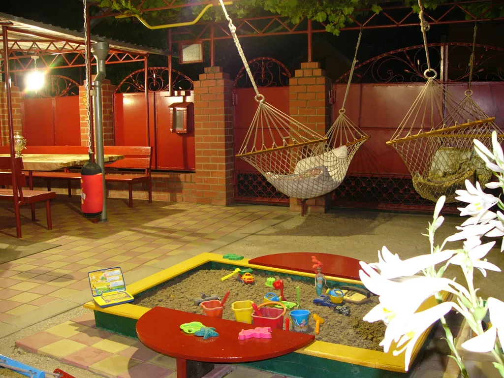 Номер со своей территорией для отдыха под навесом