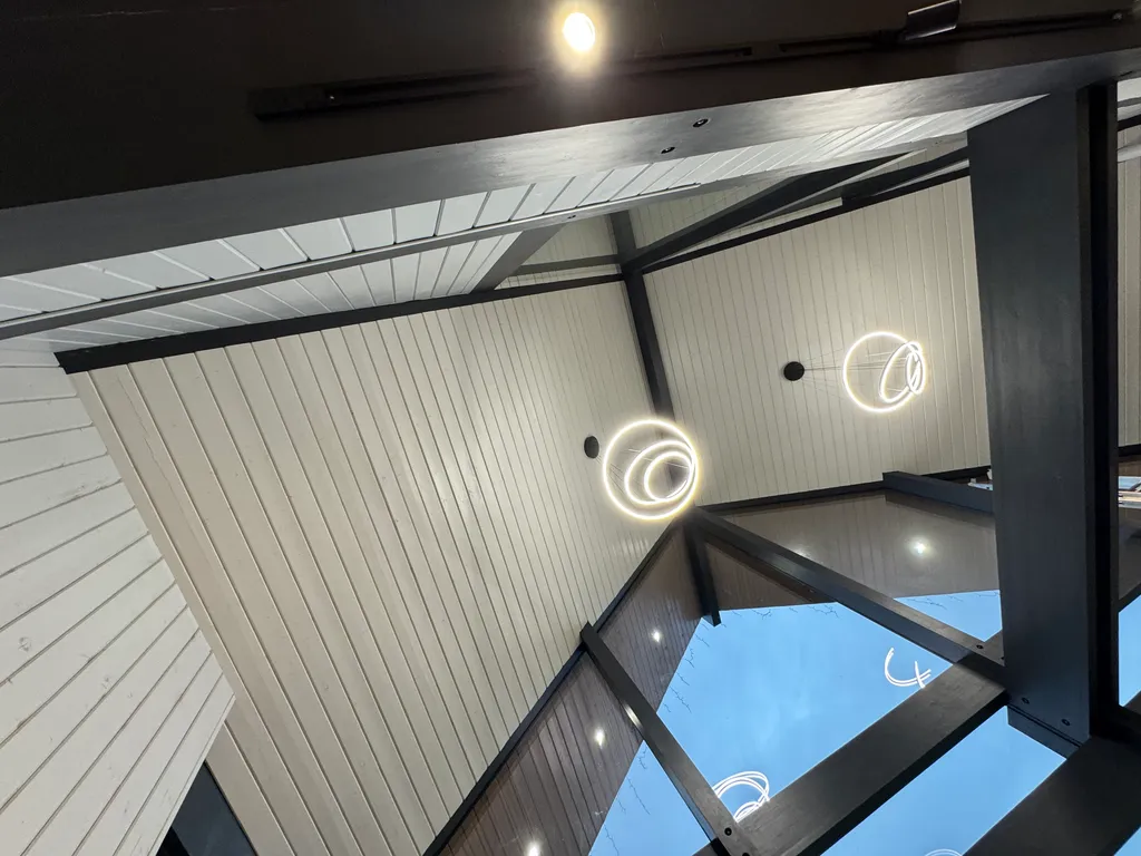 Коттедж Стеклянный дом на берегу Мичуринского озера возле склонов для катания — Мичуринское