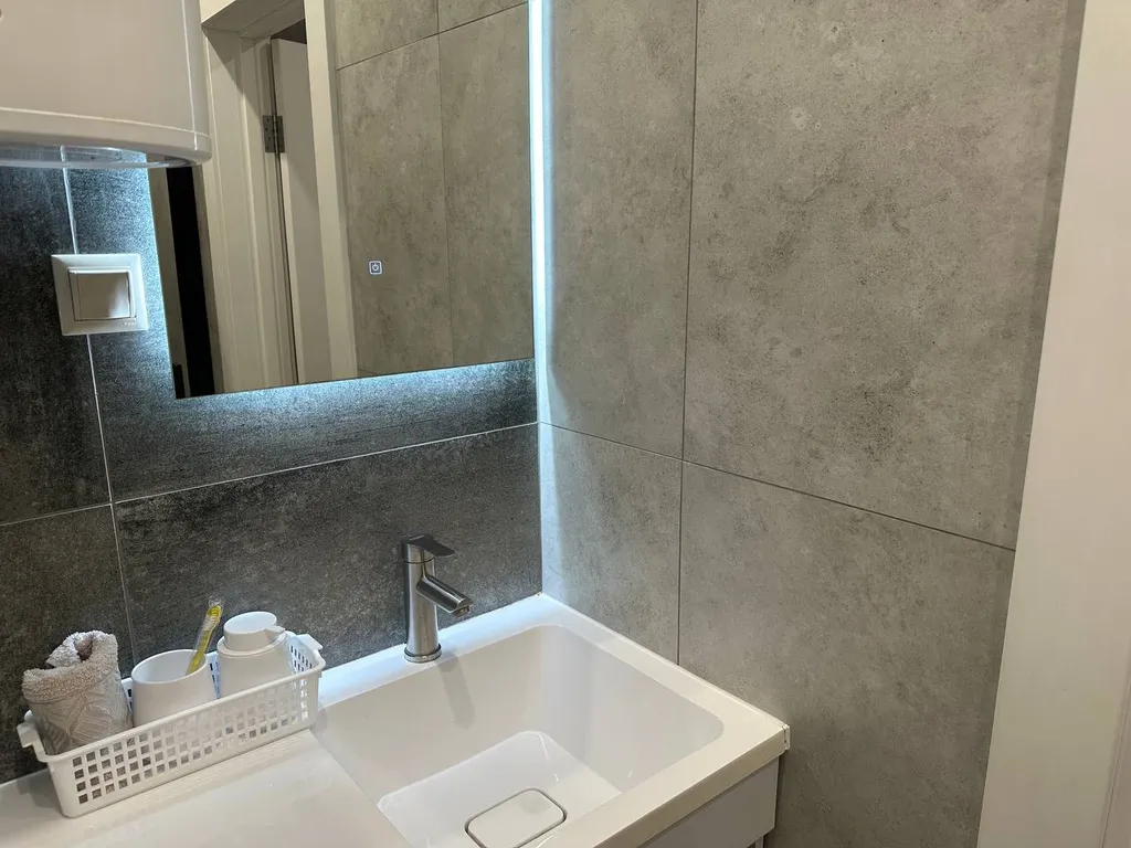 Отдельная квартира-студия с парковкой в центре города