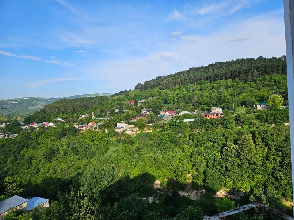 Уютная квартира с шикарным видом на горы, лес, ущелье и город