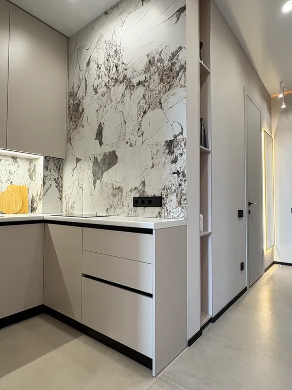 Абсолютно новая квартира в центре на набережной