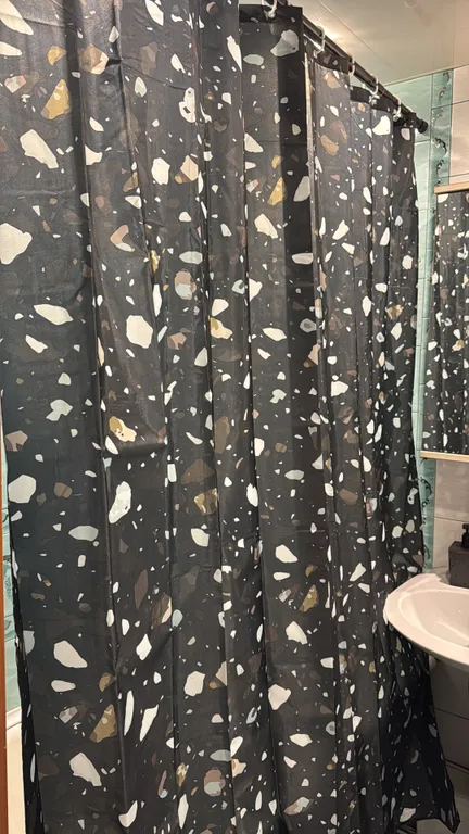 В тихом дворике с утепленной лоджией