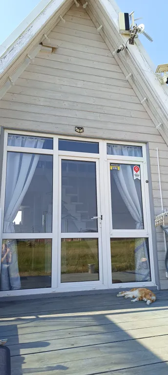 Тpеугольный дом A-frаmе с видом на море