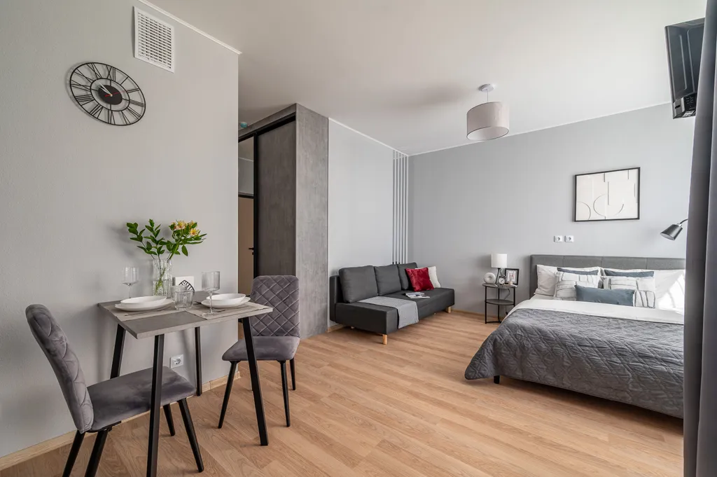 Не в отеле, а в квартире на Репина 77